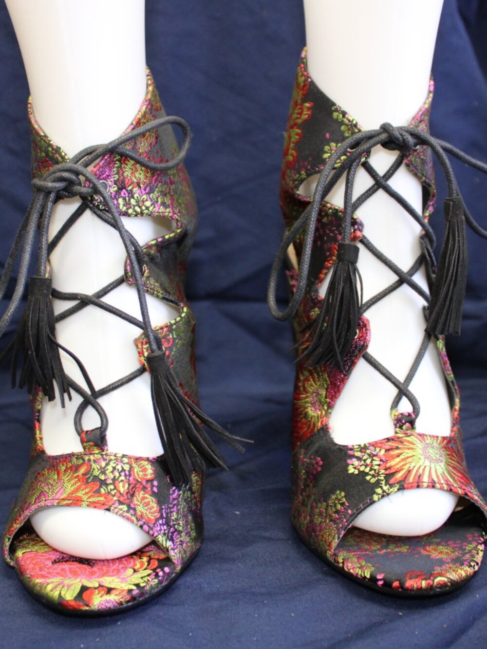 Size 9 FRK Elsie-04 floral tapestry heels